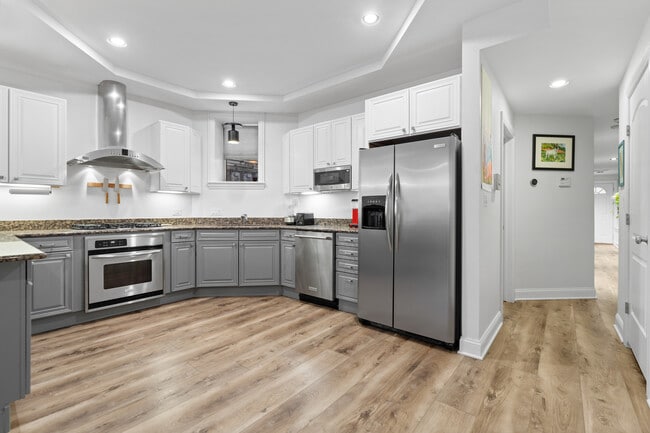 Building Photo - 5540 N Glenwood Ave