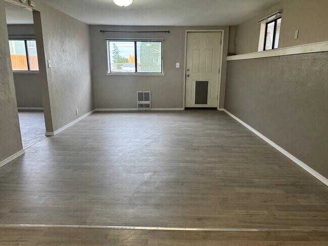 Foto del edificio - 9441 Maple Dr NE