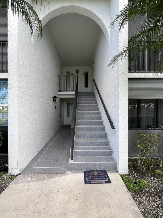 2nd floor staircase - 1002 Green Pine Blvd