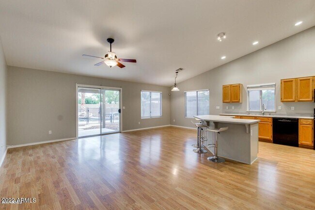 Foto del edificio - 8639 W Fullam St