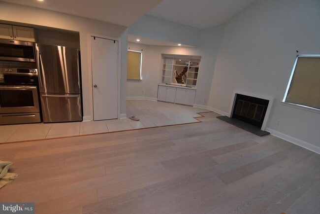 Building Photo - 4002 Tracy Ct