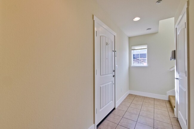 Foto del edificio - 3-Bed, 3-Bath Home in Sunnyvale near Seven...