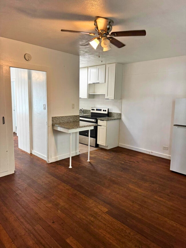 Building Photo - 448 Kaiolu St