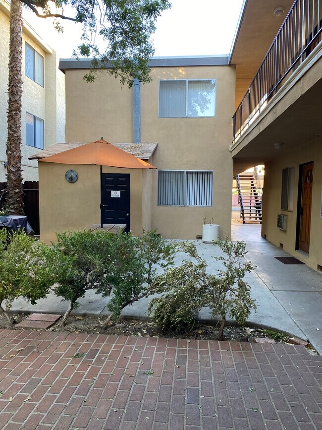 Foto del edificio - 18953 Sherman Way