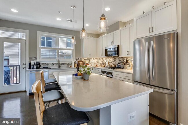 Building Photo - 8052 Red Hook St