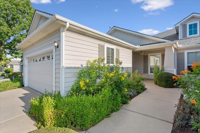 Building Photo - 141 Dickens Cir