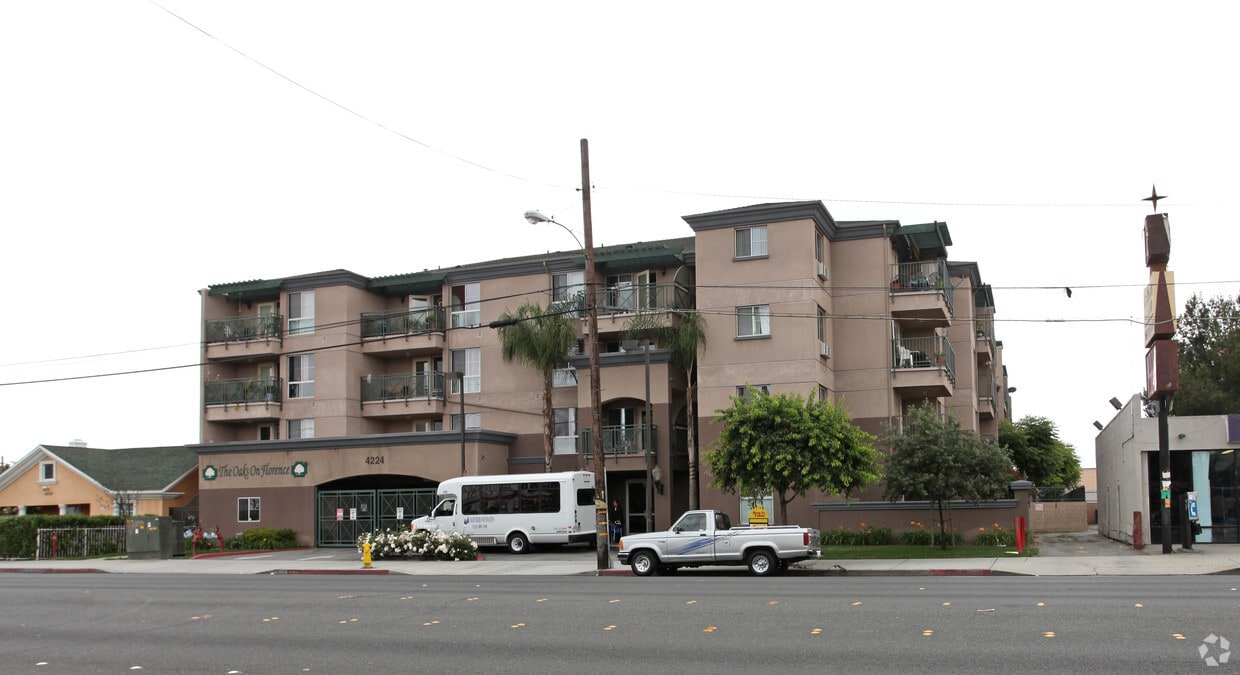 Primary Photo - Oaks on Florence (55+ Senior Community)