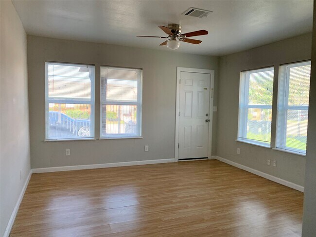 Foto del edificio - 5026 Jefferson St