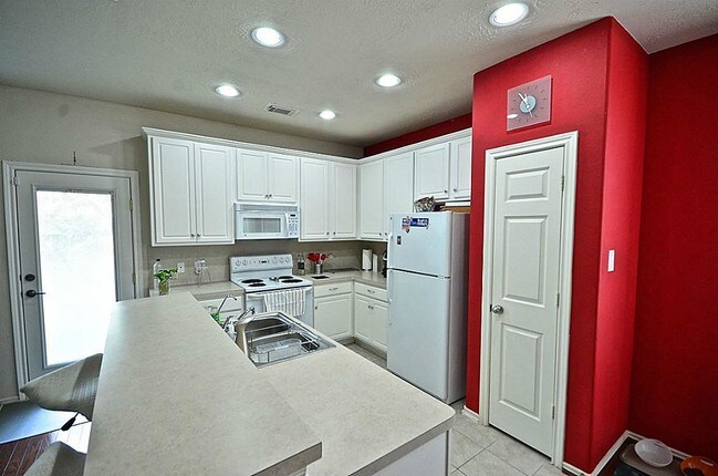 Foto del edificio - 8821 Elm Drake Ln