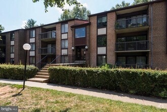 Building Photo - 9708 Kingsbridge Dr