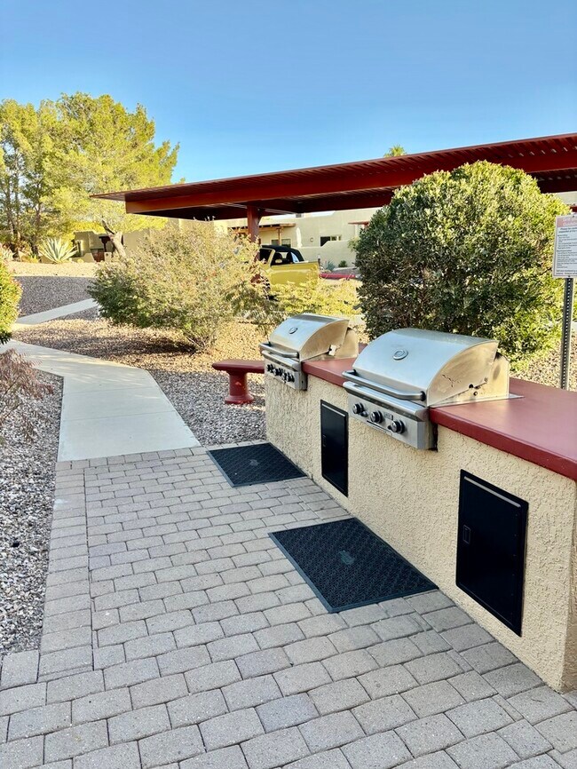 Building Photo - Two bedroom with Community Pool
