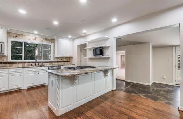 Foto del edificio - 6307 Deloache Ave