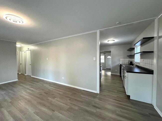 Building Photo - DEPOSIT MOVES YOU IN! No rent due until Se...