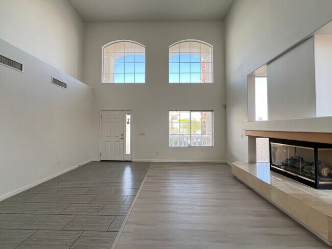 Building Photo - Fantastic two-story single-family house wi...