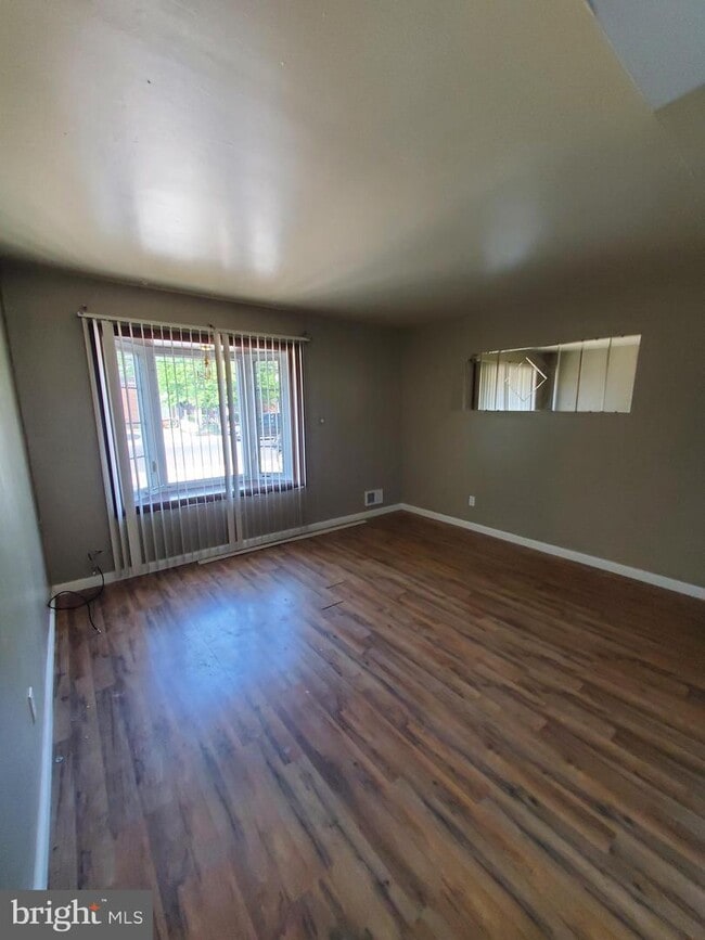 Building Photo - 108 W Shunk St