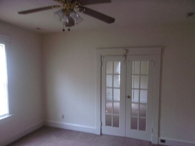 Building Photo - 270 Little Farms Ave