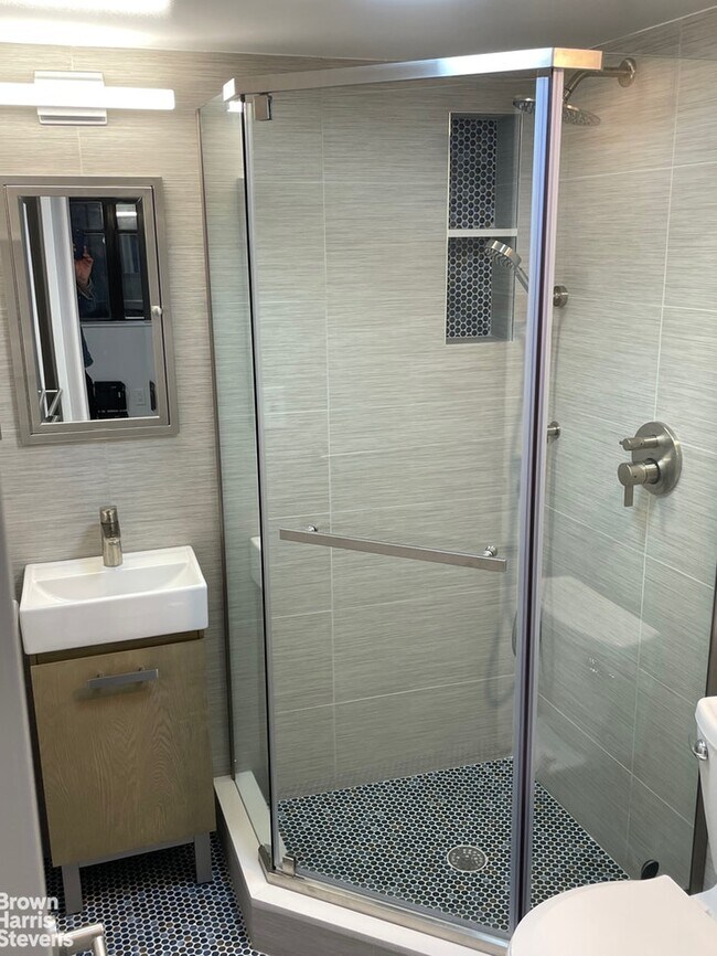 Foto del edificio - Newly Renovated Ft. Greene Garden Apt.