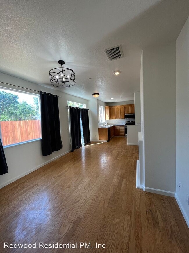 Foto del edificio - 3 br, 2.5 bath House - 1405 Woodside Circle