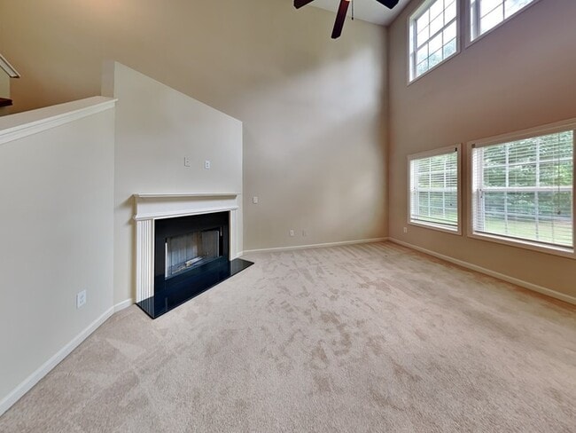 Building Photo - 2551 Freemont St
