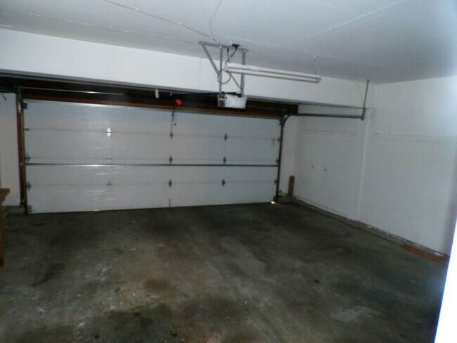 Building Photo - Heather Ridge Townhome (27XA)