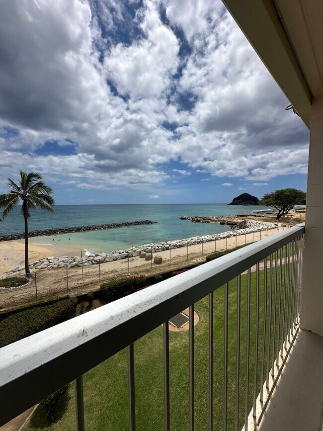 Foto del edificio - Makaha Surfside One Bedroom A building $16...