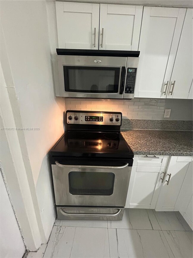 Foto del edificio - 2135 NE 170th St