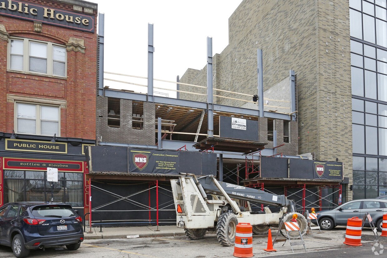 Building Photo - 4555 N Ravenswood Ave