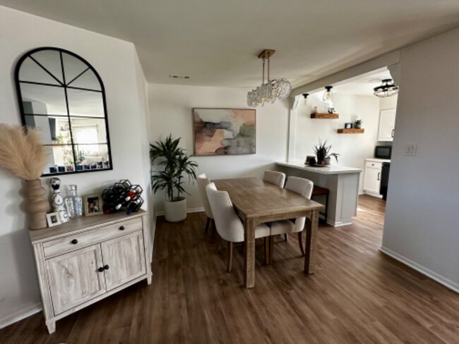 Foto del edificio - 1725 Lakecliffe Dr