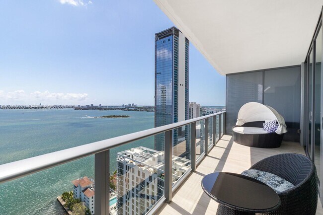 Foto del edificio - 460 NE 28th St