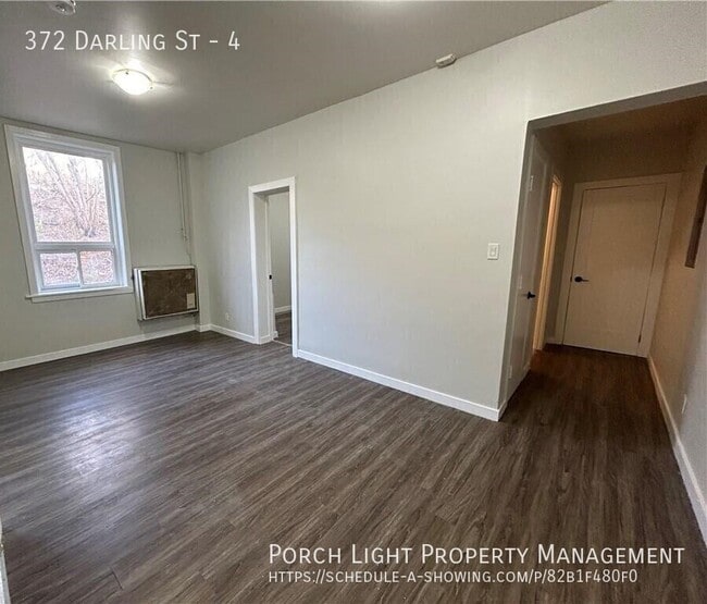 Building Photo - Bright and Updated 2 Bedroom Apartment with Parking