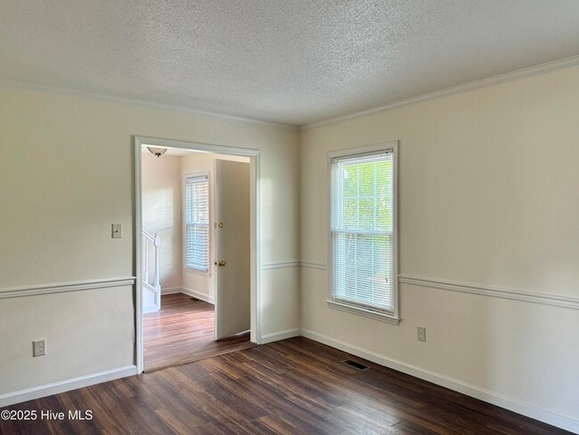 Building Photo - 502 Plantation Dr
