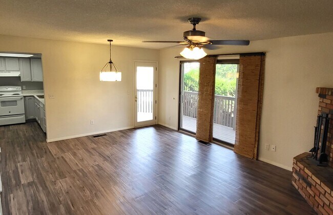Building Photo - 2 Bedroom 2 Bathroom