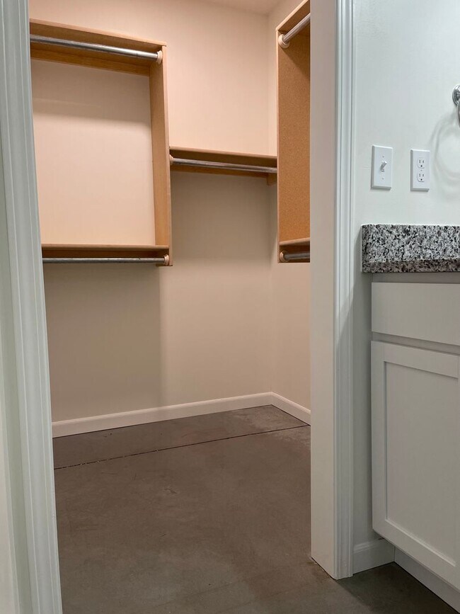 Foto del edificio - 3 Bedroom 2 bath Duplex with Garage Near WSU