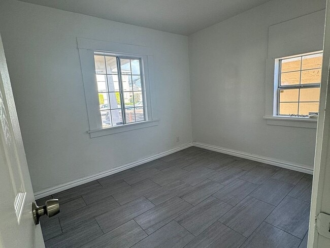 Foto del edificio - 1076 Mira Mar Ave