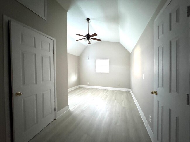 Foto del edificio - 16066 N Loop Dr