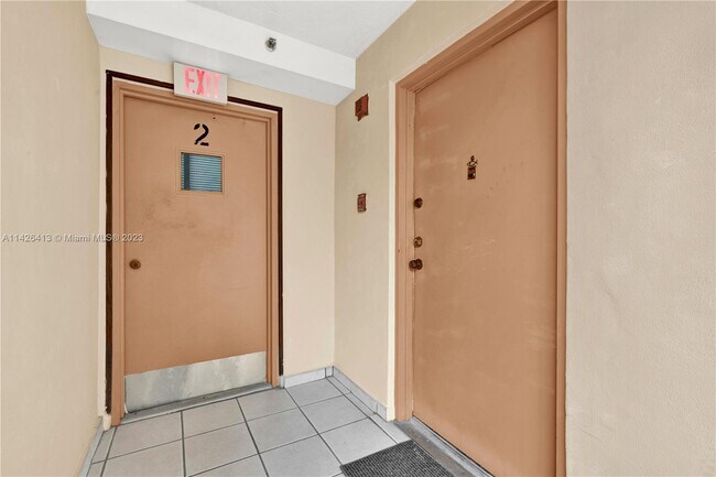 Building Photo - 9688 Fontainebleau Blvd