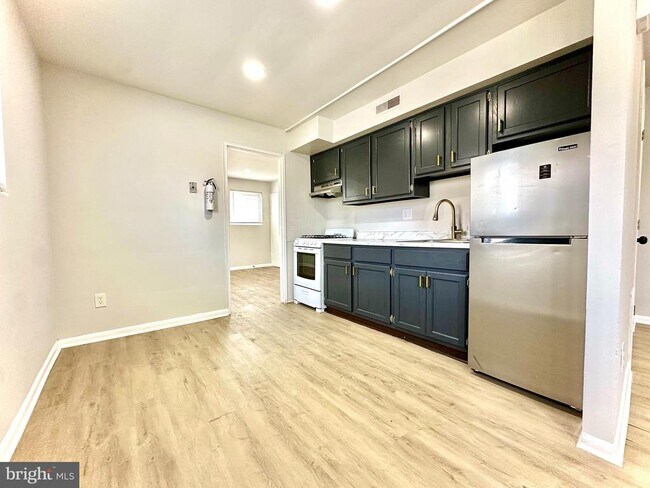Foto del edificio - 4401 Sheffield Ave
