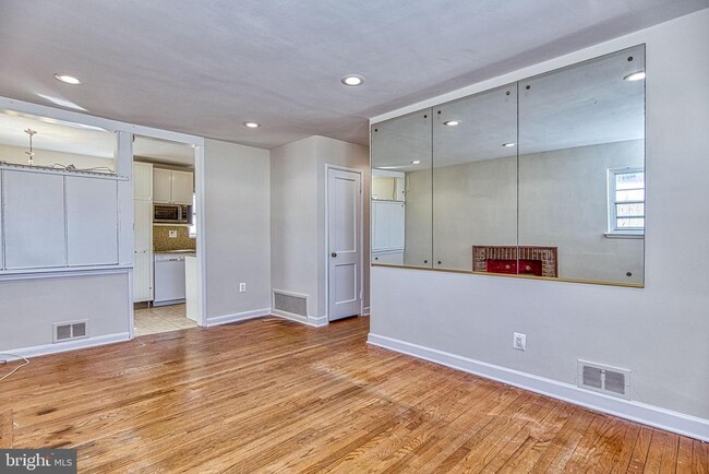 Foto del edificio - 3271 Annandale Rd