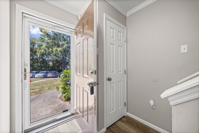 Building Photo - "Charming 2-Bed Townhome with Modern Comforts in Fort Mill – Your Cozy Retreat Awaits!"