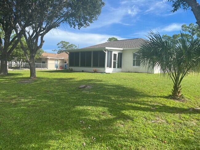 Foto del edificio - 2315 Snowflake Ln