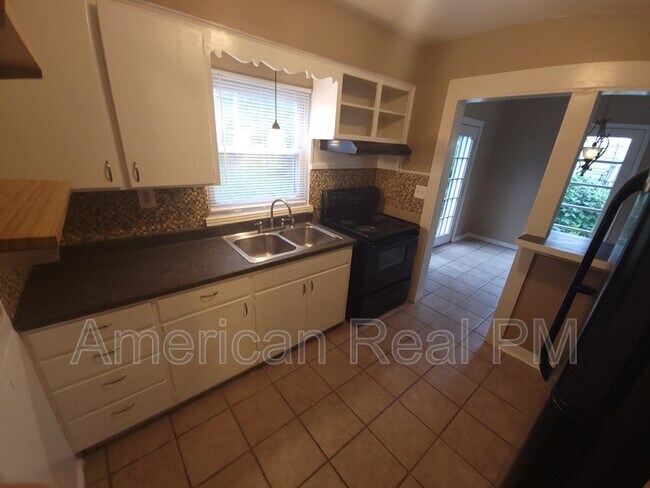 Foto del edificio - 613 NE 45th St