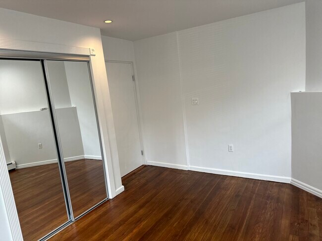 Building Photo - 83 Leyden St