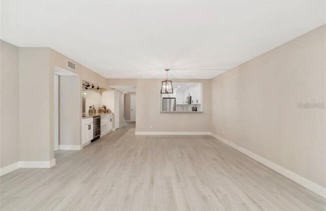 Building Photo - 13 Escondido Cir