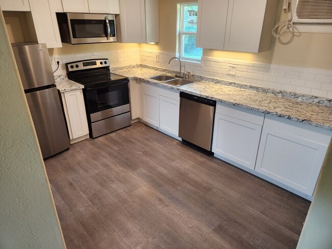 Building Photo - 611 E Highway 11