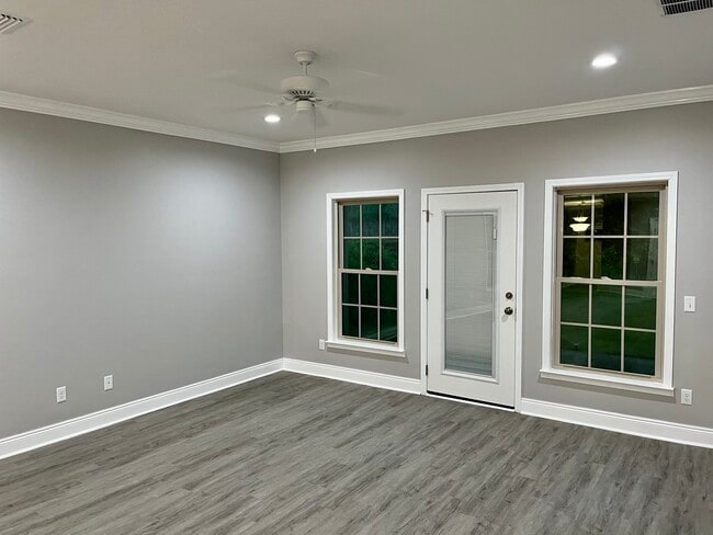Building Photo - 2823 La Mesa Ave
