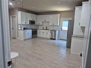 Building Photo - 2616 N Justin Dr