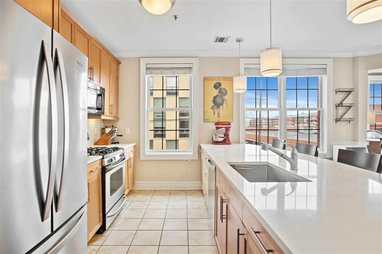 Foto principal - 830 Monroe St