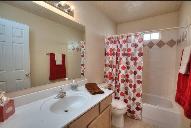Building Photo - 6623 Country Hills Ct NW