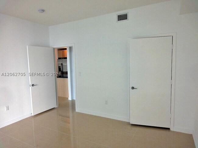 Foto del edificio - 1111 SW 1st St