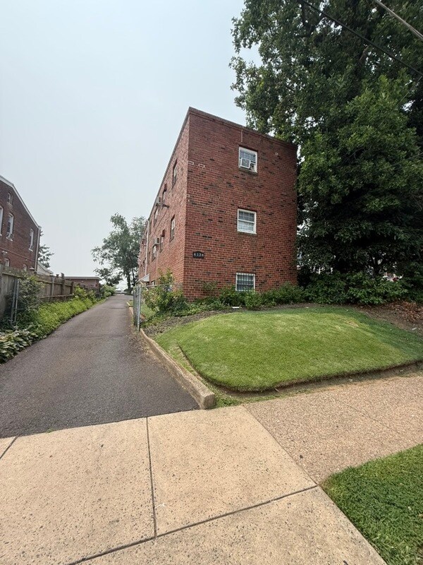 Foto del edificio - 4134 Longshore Ave